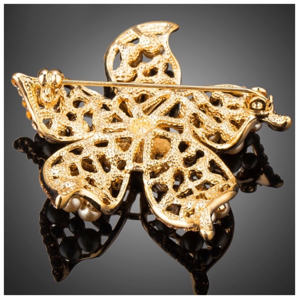 💕 Swarovski Crystals The Caley Pearl Brooch - Picture 2 of 2